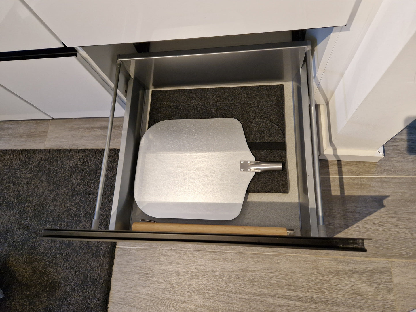 Premium Pizzaschieber aus Aluminium mit großer Fläche (30,5 x 30,5 cm) – Abnehmbarer Holzgriff – Perfekt für Pizzaofen, Grill & Backofen | 85 cm